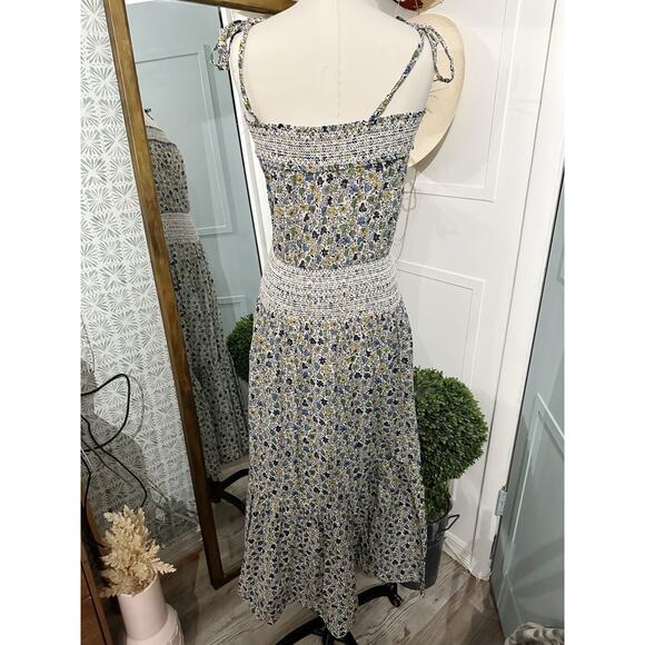 EUC Tory Burch Smocked Dress Red Floral Print Size Medium Resort Beach - Picture 6 of 7